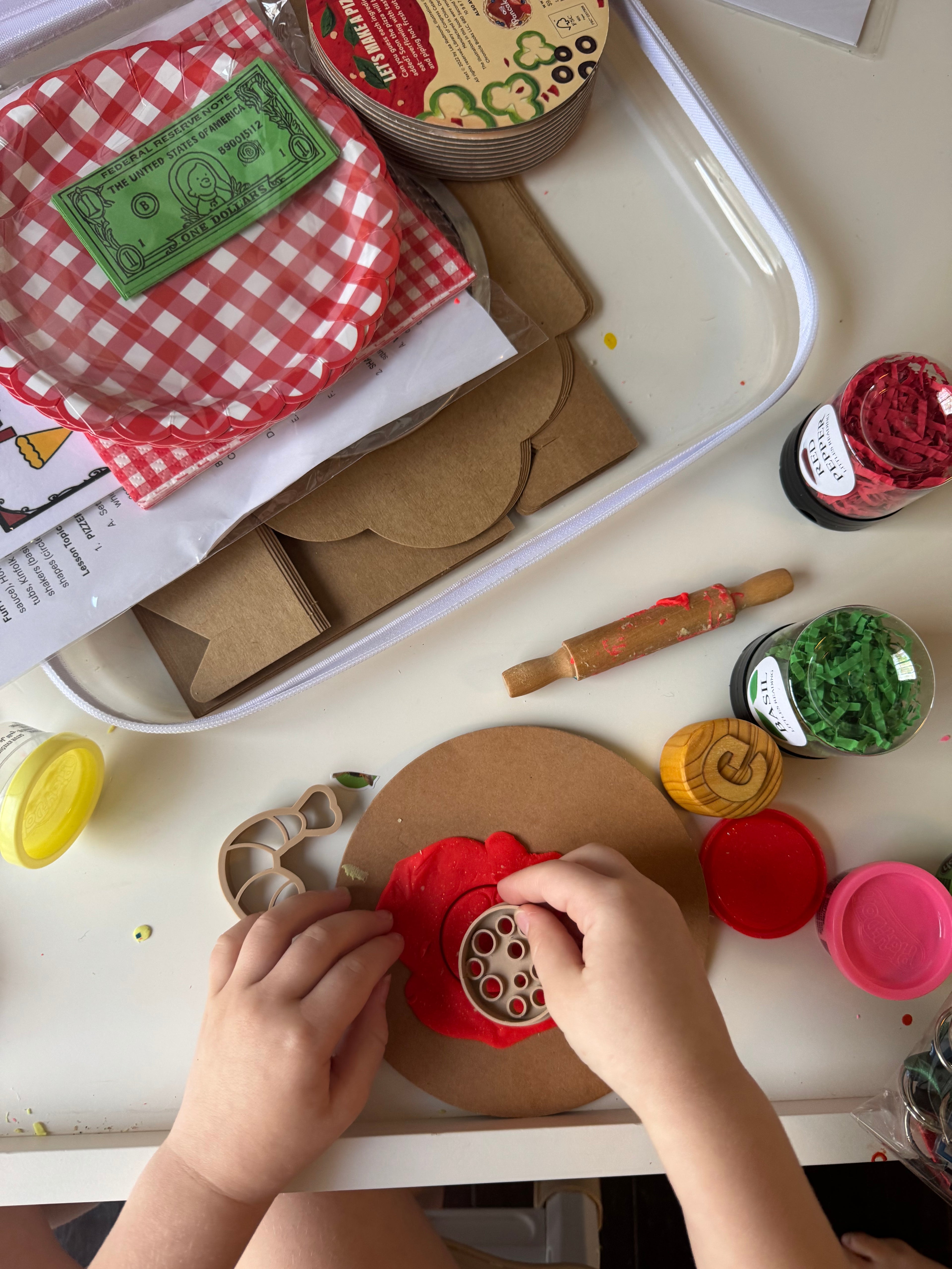 Pizzeria activity box