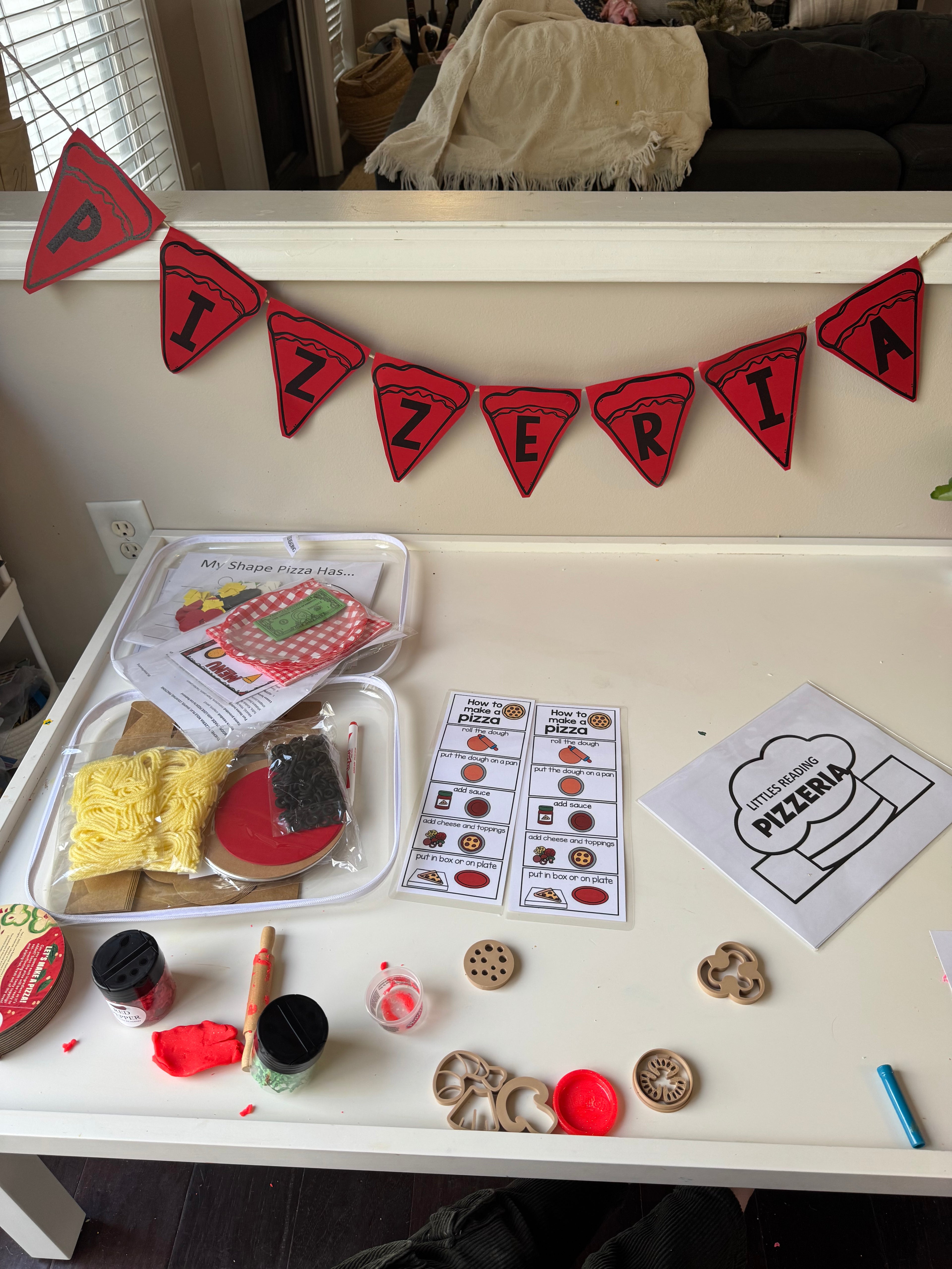 Pizzeria activity box